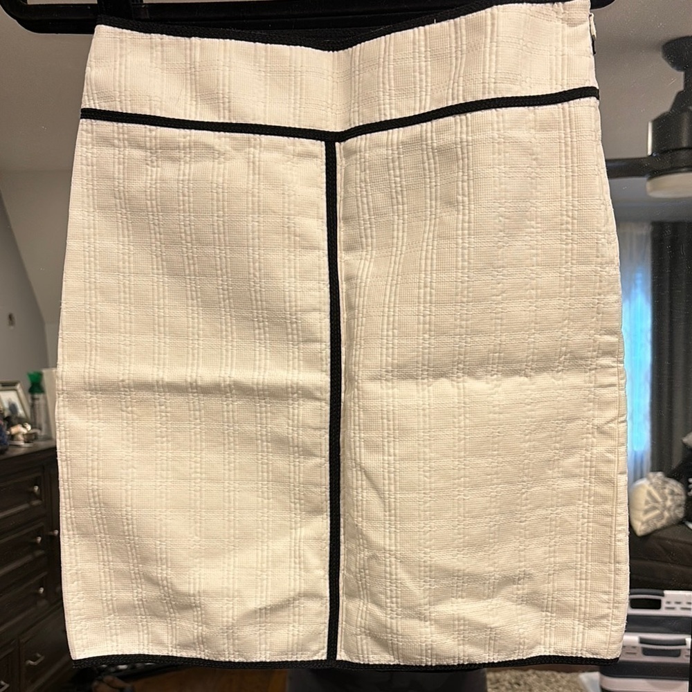 Ann Taylor white and black trim skirt
